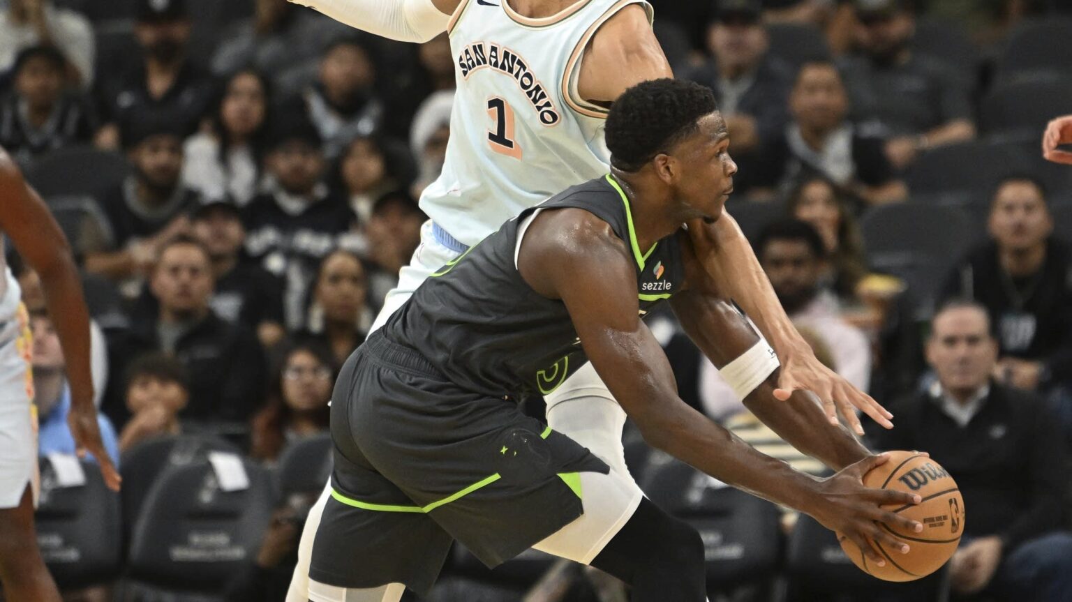 E250b9 20241216 Timberwolves 2000.jpg