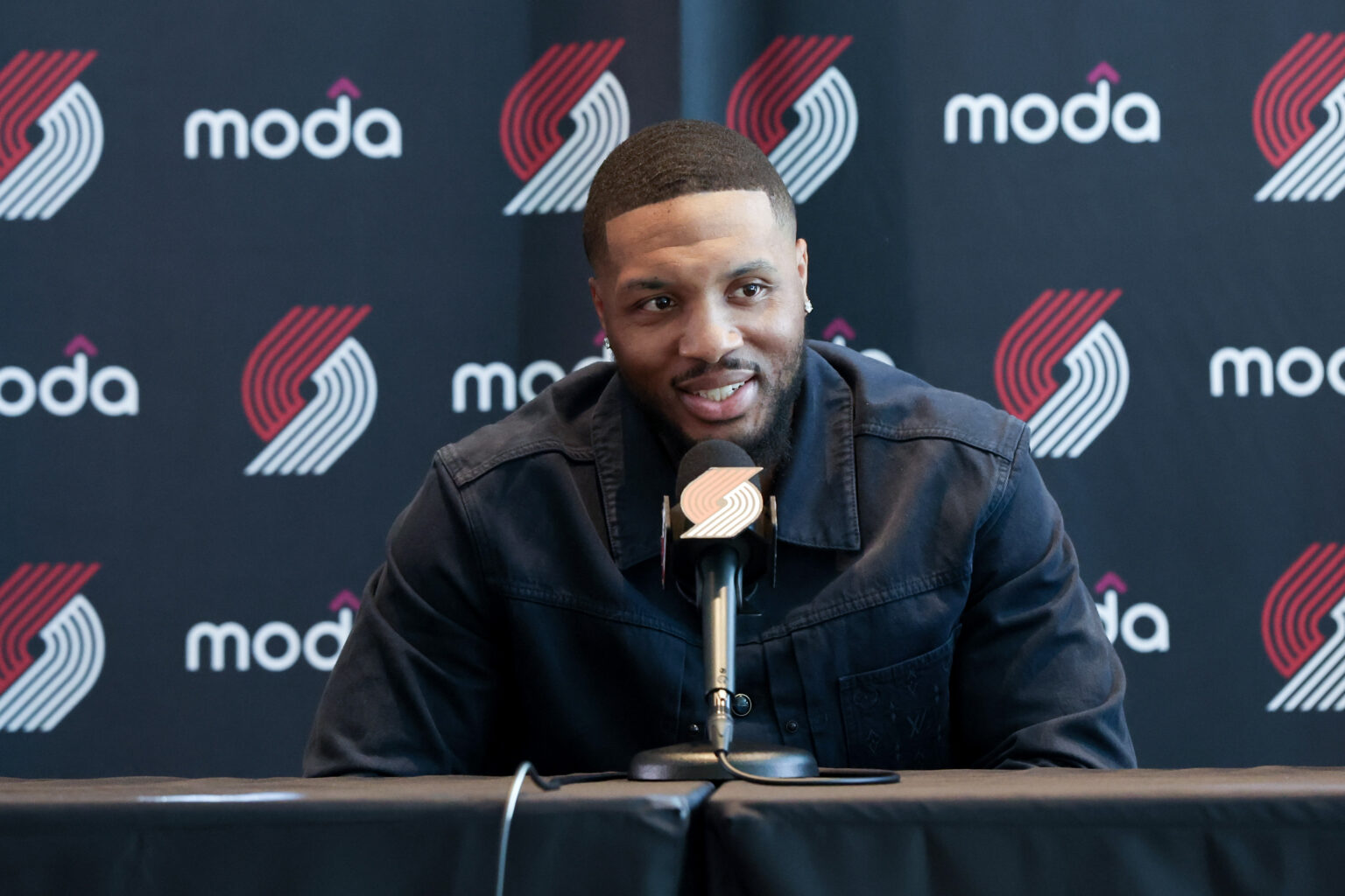 Damian lillard por blazers.jpg
